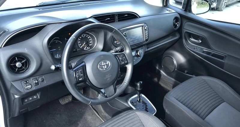 Toyota Yaris cena 62900 przebieg: 83376, rok produkcji 2018 z Lubraniec małe 172